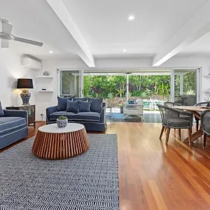  Holiday home 2 Roebellini, 16 Solway Drive - Dog Friendly Tropical Oasis Australia